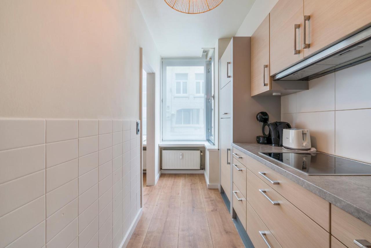 Ruim En Warm Appartement In De Winkelstraat Van Oostende Bagian luar foto