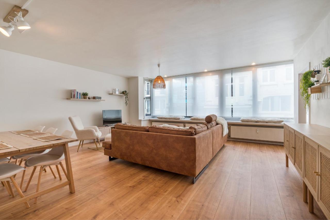 Ruim En Warm Appartement In De Winkelstraat Van Oostende Bagian luar foto