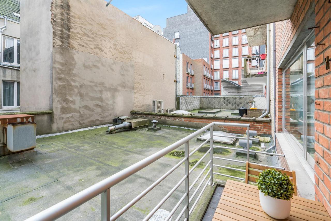 Ruim En Warm Appartement In De Winkelstraat Van Oostende Bagian luar foto